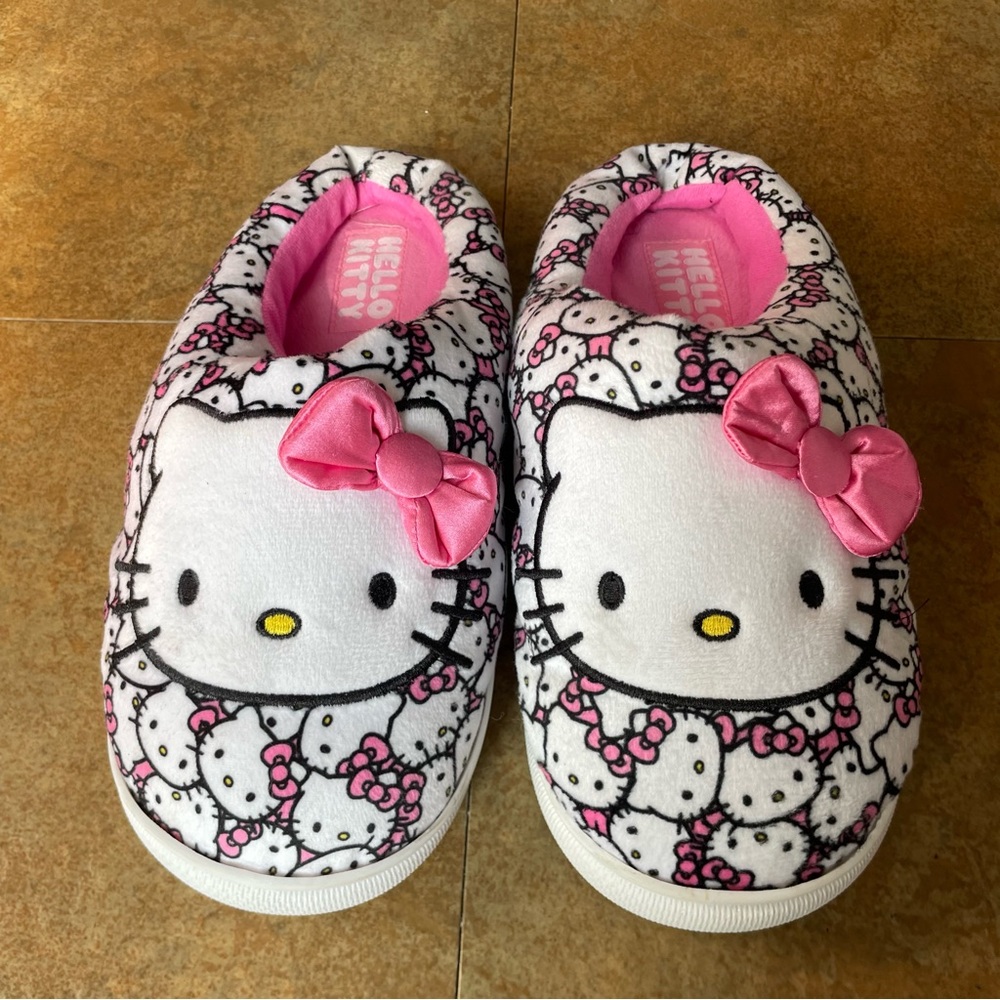 Hello Kitty Sanrio Slippers